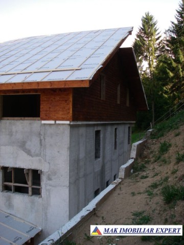 vila-tip-pensiune-la-rosu-cu-10-camere-si-teren-de-1055-mp-in-dambovicioara-oportunitate-de-investitie-turistica-32