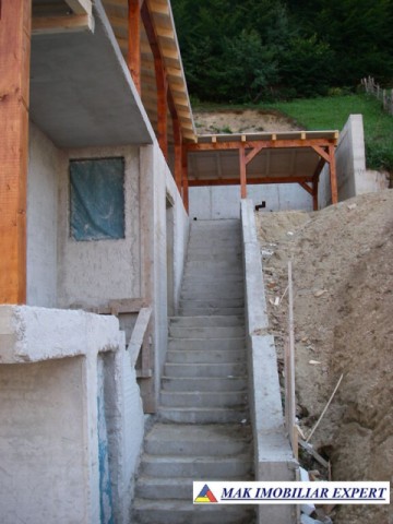 vila-tip-pensiune-la-rosu-cu-10-camere-si-teren-de-1055-mp-in-dambovicioara-oportunitate-de-investitie-turistica-34