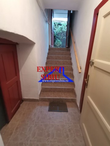 inchiriez-apartament-2-camerea-decomandat-la-casa-zona-lazaret-6