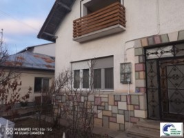 casa-de-locuit-situata-in-campinazona-linistita-1