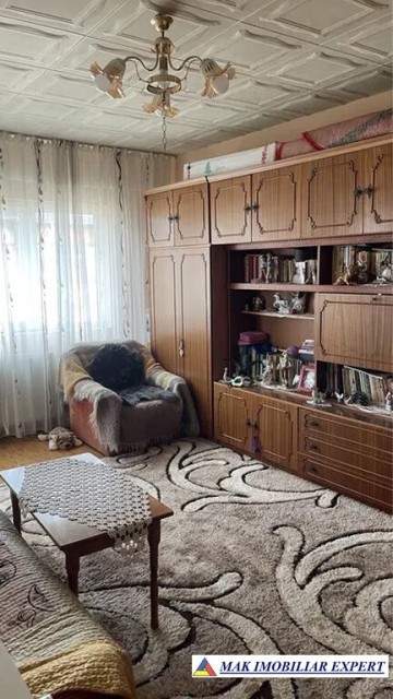 apartament-3-camere-confort-1-etaj-44-in-campulung-spatios-si-luminos