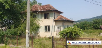 vila-spatioasa-8-camere-teren-2500-mp-de-vanzare-in-hartesti-arges-investitie-ideala