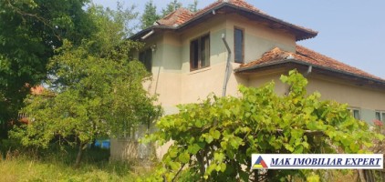 vila-spatioasa-8-camere-teren-2500-mp-de-vanzare-in-hartesti-arges-investitie-ideala-2