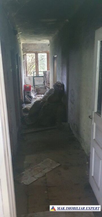 vila-spatioasa-8-camere-teren-2500-mp-de-vanzare-in-hartesti-arges-investitie-ideala-8