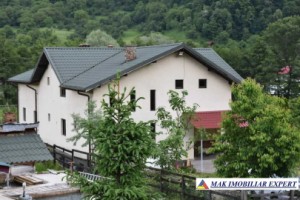 vila-cu-10-camere-si-teren-de-519-ha-de-vanzare-in-corbi-arges-ideala-pentru-investitii-rezidentiale-sau-turistice