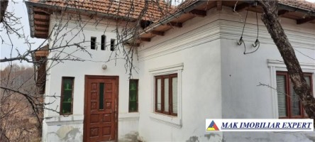 casa-cu-4-camere-si-teren-de-7100-mp-de-vanzare-in-corbi-arges-2