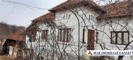 casa-cu-4-camere-si-teren-de-7100-mp-de-vanzare-in-corbi-arges-1