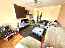 apartament-3-camere-decomandat-de-vanzare-in-alba-iulia-zona-centru-etaj-1-4
