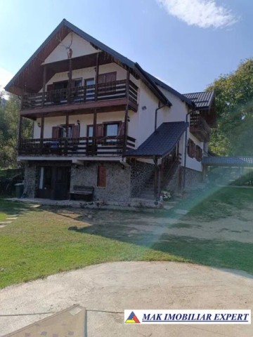 vila-tip-pensiune-cu-7-camere-si-teren-de-1000-mp-de-vanzare-in-bughea-de-jos-ideala-pentru-afaceri-turistice-sau-locuinta-de-familie