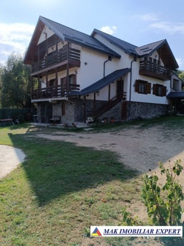 vila-tip-pensiune-cu-7-camere-si-teren-de-1000-mp-de-vanzare-in-bughea-de-jos-ideala-pentru-afaceri-turistice-sau-locuinta-de-familie-1
