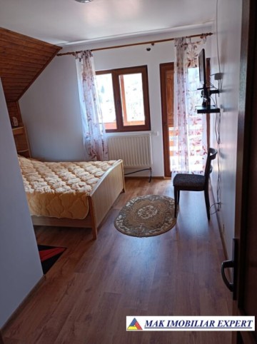vila-tip-pensiune-cu-7-camere-si-teren-de-1000-mp-de-vanzare-in-bughea-de-jos-ideala-pentru-afaceri-turistice-sau-locuinta-de-familie-16