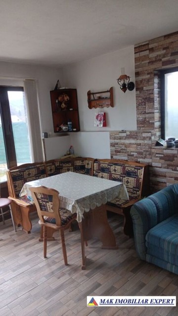 vila-tip-pensiune-cu-7-camere-si-teren-de-1000-mp-de-vanzare-in-bughea-de-jos-ideala-pentru-afaceri-turistice-sau-locuinta-de-familie-20