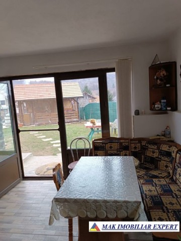 vila-tip-pensiune-cu-7-camere-si-teren-de-1000-mp-de-vanzare-in-bughea-de-jos-ideala-pentru-afaceri-turistice-sau-locuinta-de-familie-23