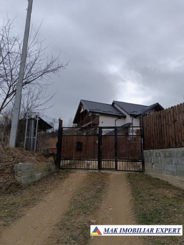 vila-tip-pensiune-cu-7-camere-si-teren-de-1000-mp-de-vanzare-in-bughea-de-jos-ideala-pentru-afaceri-turistice-sau-locuinta-de-familie-31