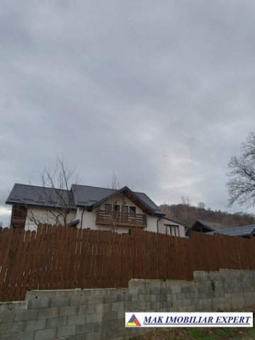 vila-tip-pensiune-cu-7-camere-si-teren-de-1000-mp-de-vanzare-in-bughea-de-jos-ideala-pentru-afaceri-turistice-sau-locuinta-de-familie-30