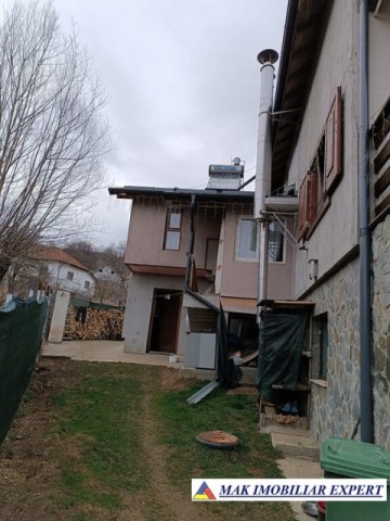 vila-tip-pensiune-cu-7-camere-si-teren-de-1000-mp-de-vanzare-in-bughea-de-jos-ideala-pentru-afaceri-turistice-sau-locuinta-de-familie-32
