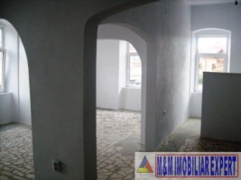 spatiu-comercial-100-mp-campulung-11