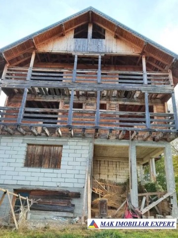 vila-la-rosu-13-camere-teren-1500-mp-de-vanzare-in-rucar-arges