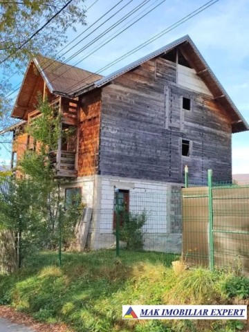 vila-la-rosu-13-camere-teren-1500-mp-de-vanzare-in-rucar-arges-1