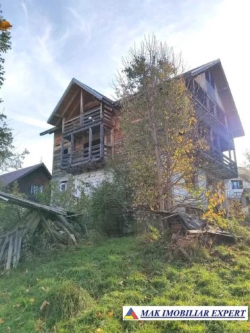 vila-la-rosu-13-camere-teren-1500-mp-de-vanzare-in-rucar-arges-2
