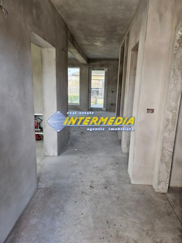 casa-noua-cu-4-camere-finisata-la-cheie-in-alba-iulia-cu-toate-utilitatile-si-asfalt-8