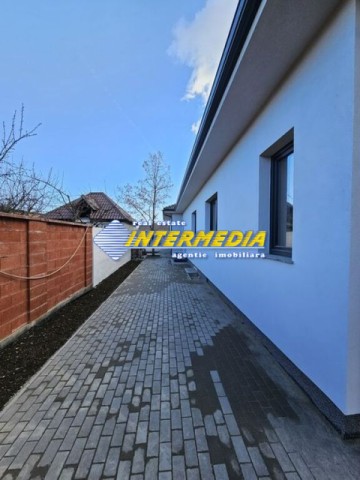 casa-noua-pe-un-nivel-de-vanzare-cu-4-camere-in-cartierul-cetate-10