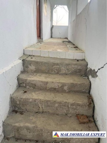 casa-musceleana-3-camere-teren-1001-mp-de-vanzare-in-berevoesti-arges-traditionala-si-plina-de-farmec-5