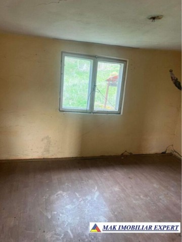 casa-musceleana-3-camere-teren-1001-mp-de-vanzare-in-berevoesti-arges-traditionala-si-plina-de-farmec-9