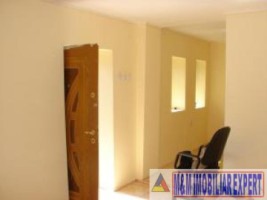 spatiu-birou-27-mp-cu-teren-de-200-mp-de-inchiriat-in-centru-campulung-muscel-arges-1