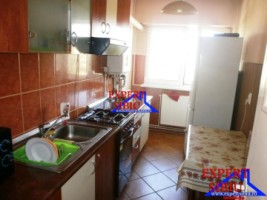 inchiriez-apartament-3-camere-decomandat-zona-centrala-0