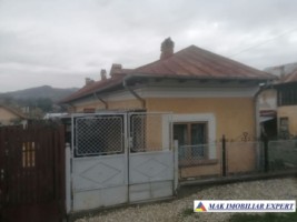 casa-3-camere-cu-teren-de-450-mp-de-vanzare-in-centru-campulung-muscel-arges-1