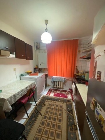 apartament-2-camere-zona-scoala-nr-6-suprafata-de-43-mp-40000-euro-neg-1