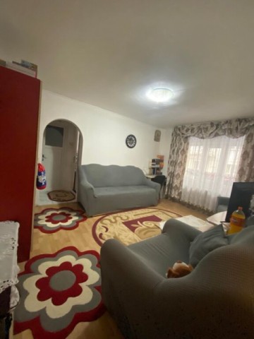 apartament-2-camere-zona-scoala-nr-6-suprafata-de-43-mp-40000-euro-neg-0