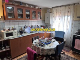 okazie-apartament-cu-3-camere-de-vanzare-etaj-1-zona-cetate-15