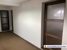 spatiu-de-birouri-de-48-mp-compartimentat-si-utilat-situat-in-centrul-campulung-muscel-arges-2