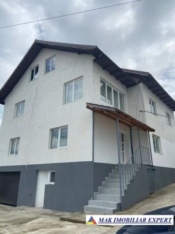 vila-cu-12-camere-si-teren-de-1400-mp-de-vanzare-in-bughea-de-sus-1