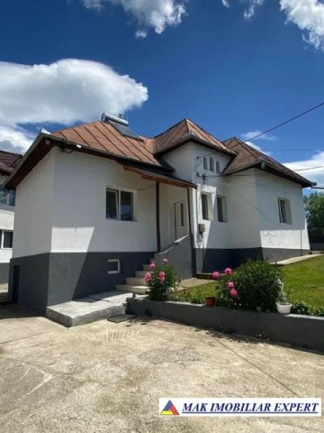 vila-cu-12-camere-si-teren-de-1400-mp-de-vanzare-in-bughea-de-sus-2