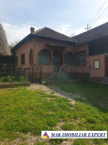 casa-cu-10-camere-si-teren-de-1325-mp-de-vanzare-in-mihaesti-arges