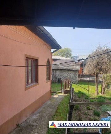 casa-cu-10-camere-si-teren-de-1325-mp-de-vanzare-in-mihaesti-arges-5