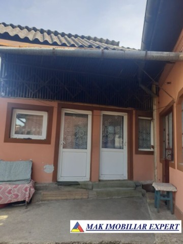 casa-cu-10-camere-si-teren-de-1325-mp-de-vanzare-in-mihaesti-arges-3
