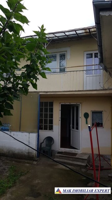 vila-7-camere-cu-teren-de-1000-mp-de-inchiriat-in-centru-campulung-muscel-arges-ideala-pentru-locuinta-rezidentiala-sau-pensiune-1