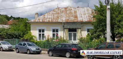 vila-7-camere-cu-teren-de-1000-mp-de-inchiriat-in-centru-campulung-muscel-arges-ideala-pentru-locuinta-rezidentiala-sau-pensiune-2