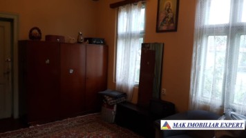 vila-7-camere-cu-teren-de-1000-mp-de-inchiriat-in-centru-campulung-muscel-arges-ideala-pentru-locuinta-rezidentiala-sau-pensiune-11
