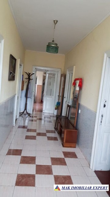 vila-7-camere-cu-teren-de-1000-mp-de-inchiriat-in-centru-campulung-muscel-arges-ideala-pentru-locuinta-rezidentiala-sau-pensiune-22