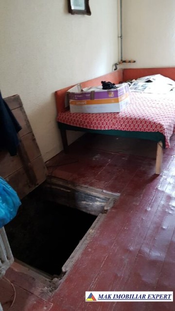 vila-7-camere-cu-teren-de-1000-mp-de-inchiriat-in-centru-campulung-muscel-arges-ideala-pentru-locuinta-rezidentiala-sau-pensiune-19