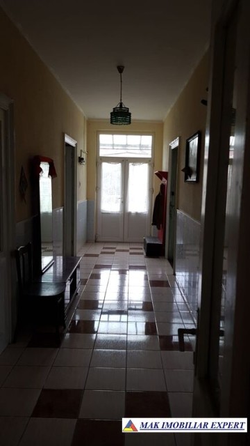 vila-7-camere-cu-teren-de-1000-mp-de-inchiriat-in-centru-campulung-muscel-arges-ideala-pentru-locuinta-rezidentiala-sau-pensiune-24