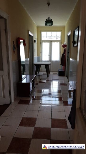 vila-7-camere-cu-teren-de-1000-mp-de-inchiriat-in-centru-campulung-muscel-arges-ideala-pentru-locuinta-rezidentiala-sau-pensiune-23