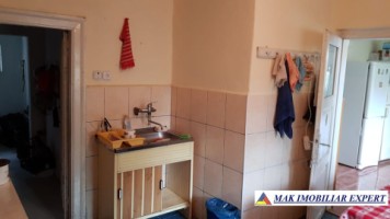 vila-7-camere-cu-teren-de-1000-mp-de-inchiriat-in-centru-campulung-muscel-arges-ideala-pentru-locuinta-rezidentiala-sau-pensiune-30