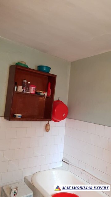 vila-7-camere-cu-teren-de-1000-mp-de-inchiriat-in-centru-campulung-muscel-arges-ideala-pentru-locuinta-rezidentiala-sau-pensiune-33