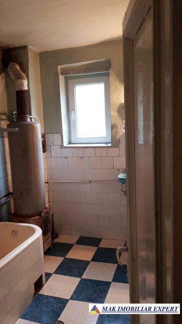 vila-7-camere-cu-teren-de-1000-mp-de-inchiriat-in-centru-campulung-muscel-arges-ideala-pentru-locuinta-rezidentiala-sau-pensiune-40